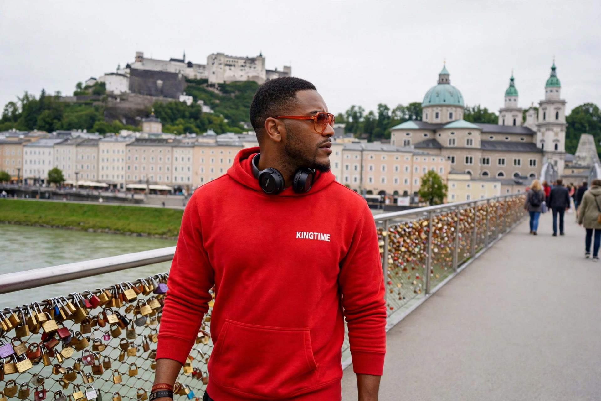 KINGTIME Hoodie in Rot mit KINGTIME-Schriftzug